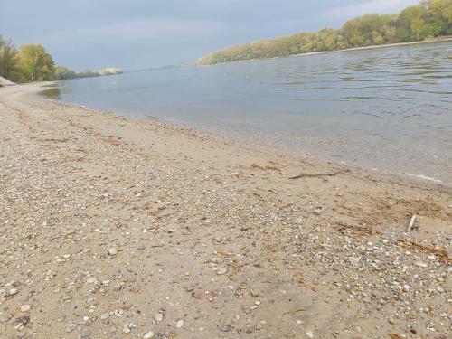 Cozy 2 - Bedroom House Close To The River Danube