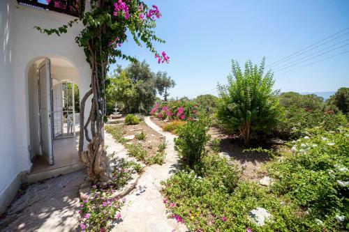 Cozy Villa With Sauna And Backyard In Bodrum