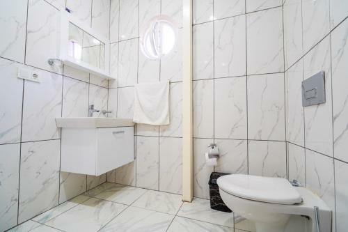 Villa Flat With Shared Pool, Terrace And Jacuzzi In Kas
