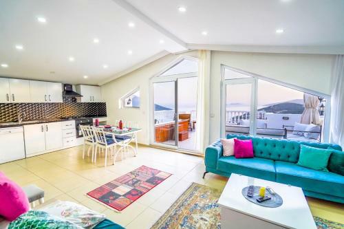 Villa Flat With Shared Pool, Terrace And Jacuzzi In Kas