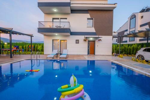 Fethiyede Denize Yak?n S�per L�ks Villa