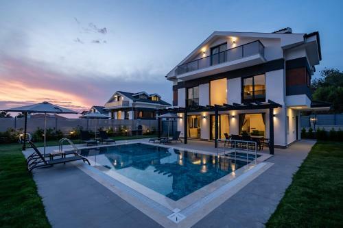 Villa Shape Of My Heart