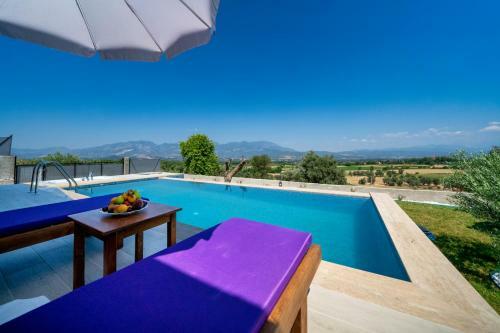 Villa Cragos With Swimming Pool