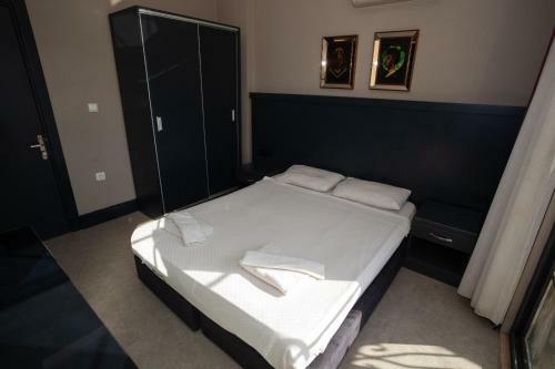 1 Room, Luxury Shared Pool Apartment