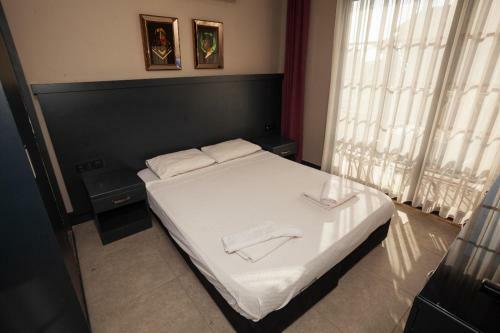 1 Room, Luxury Shared Pool Apartment