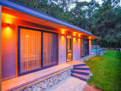 Beautiful Pine Valey Villa In Forest