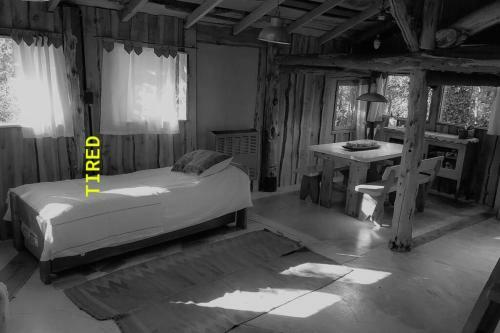 La Casita De Atr�s