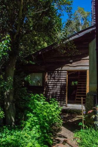 La Casita De Atr�s