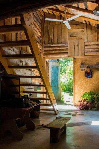 La Casita De Atr�s