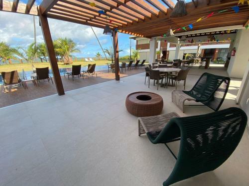 Apartamento Village Com Piscina, P� Na Areia, 2 Su�tes