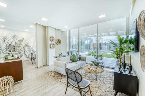 Apartamento Royal Yellow 2br W/ View, Pool, Parking & Gym