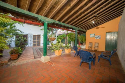 Hostal Casa Serrano - Callej�n De Don Blas Hab. Yaya