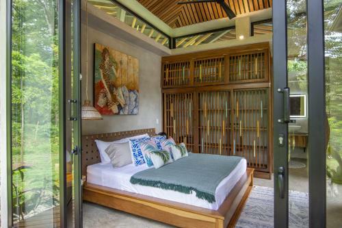 Caribbean Courtyard Villa For 8 Guests