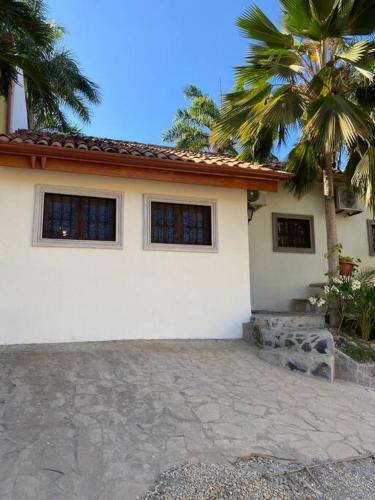Apartamento Beautiful Loft! Walk From The Beach!