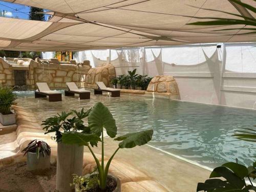 Provenza 8bedroom Home