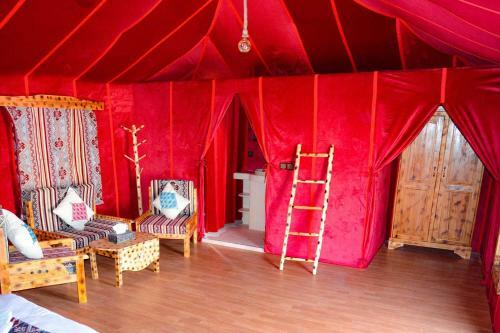Relaxing Desert Camp - Luxury & Royal