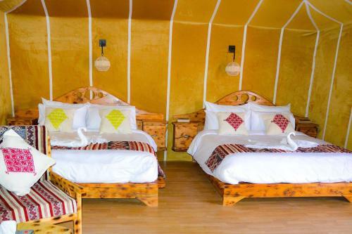 Relaxing Desert Camp - Luxury & Royal