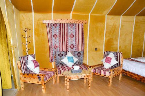 Relaxing Desert Camp - Luxury & Royal