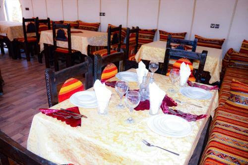 Relaxing Desert Camp - Luxury & Royal