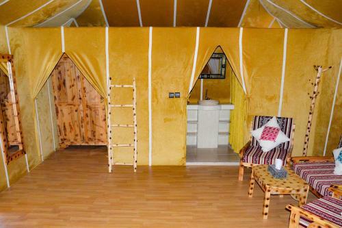 Relaxing Desert Camp - Luxury & Royal