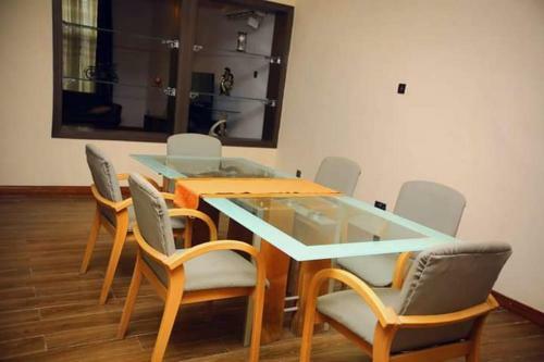Apartamento Fully Furnished 5 Bedroom House.