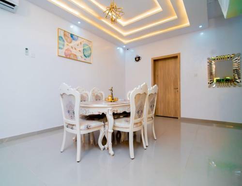 Apartamento Keduu 4 Bedroom Luxury Duplex Ikate