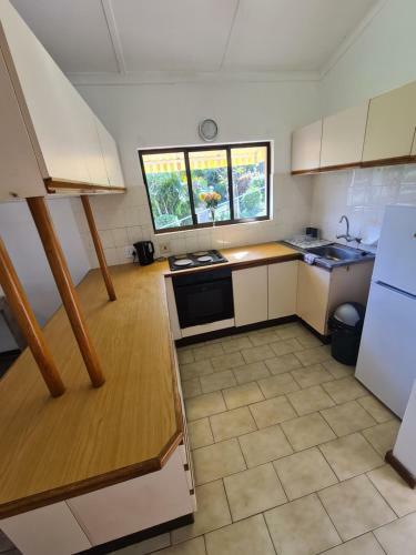 Cheerful 2 Bedroom Cottage With A Communal Pool