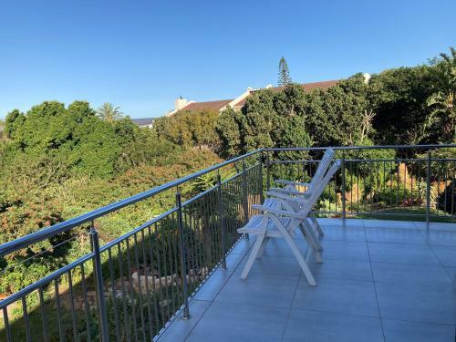 Hostal The Lookout Deck - At Secrets Beach