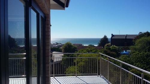 Hostal The Lookout Deck - At Secrets Beach