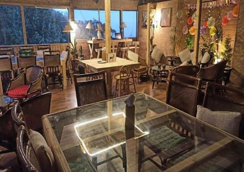 Hotel De Rock Jungle Living Resort