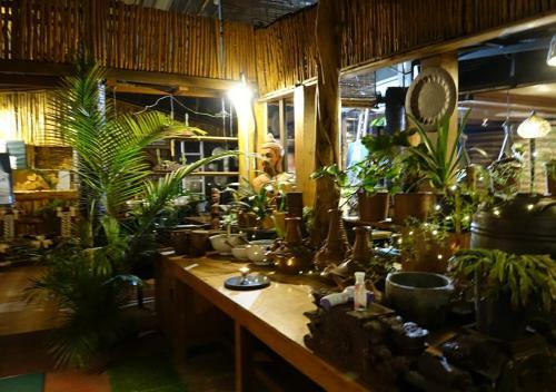 Hotel De Rock Jungle Living Resort