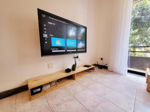 Lovely Apartment In Relaxing Homey Environment.