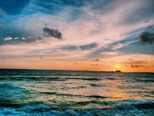 Hotel Oasis Skybeach Hostel - Negombo