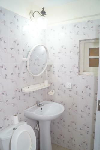 Hotel Oasis Skybeach Hostel - Negombo