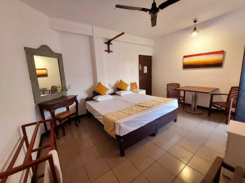 Hotel Akshyss Negombo