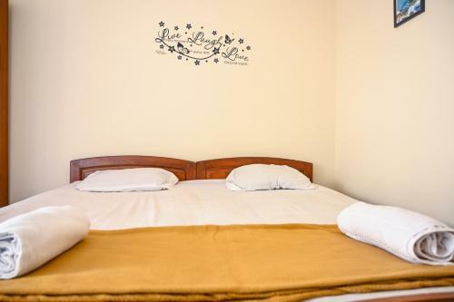 Palm 1bhk Apartment By Ronne's