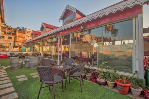 Hotel Capital O 68807 Maya Residency