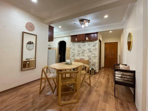 D?royal Lily Apartment