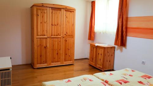 Magyar Apartmanh�z Iv.