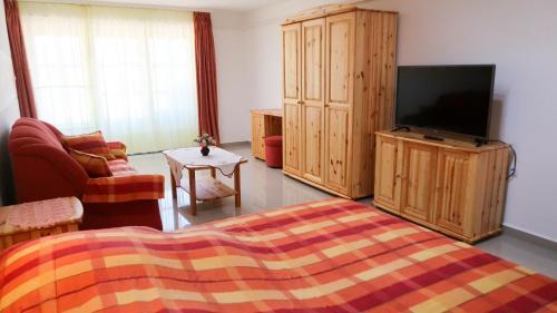 Magyar Apartmanh�z Iv.