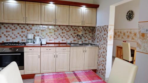 Magyar Apartmanh�z Iv.