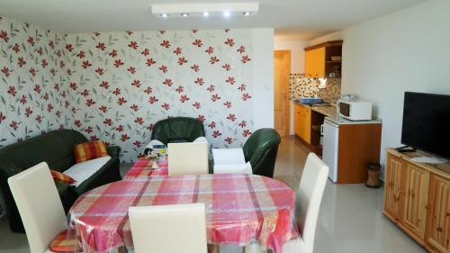 Magyar Apartmanh�z Iv.