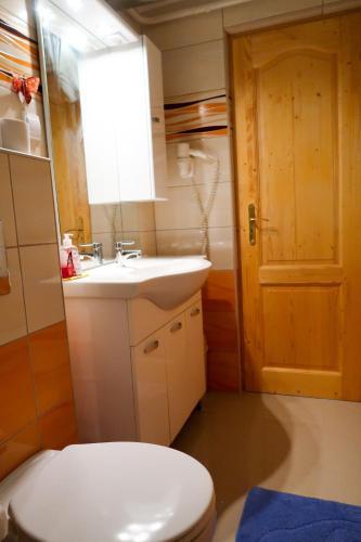 Magyar Apartmanh�z Iv.