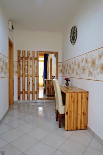 Magyar Apartmanh�z Iv.
