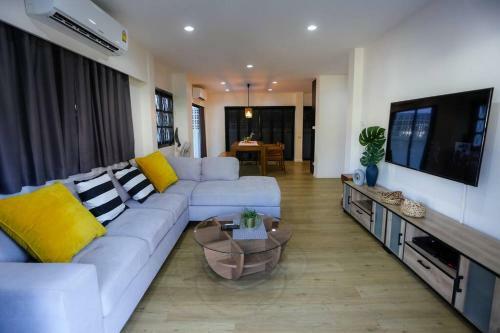 Cozy Hug Home