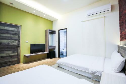Amethyst Bay Theme Homestay II