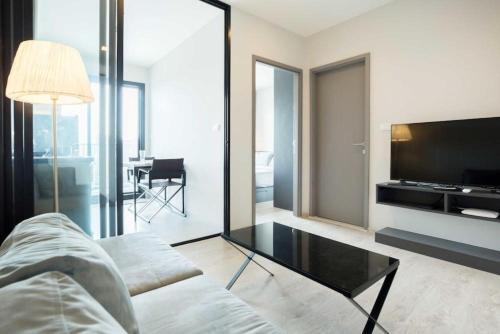 Apartamento Central Pattaya - Sea View Large Balcony Condo With Infinity Pool
