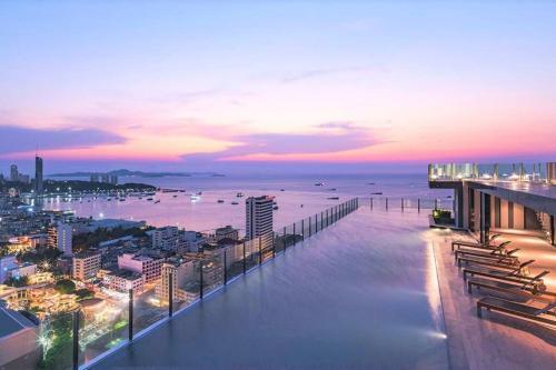 Apartamento Central Pattaya - Sea View Large Balcony Condo With Infinity Pool