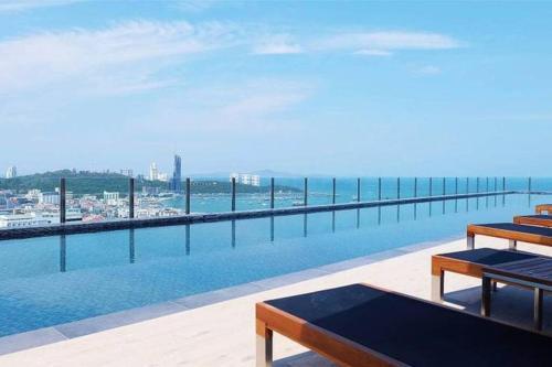 Apartamento Central Pattaya - Sea View Large Balcony Condo With Infinity Pool