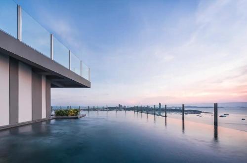 Apartamento Central Pattaya - Sea View Large Balcony Condo With Infinity Pool